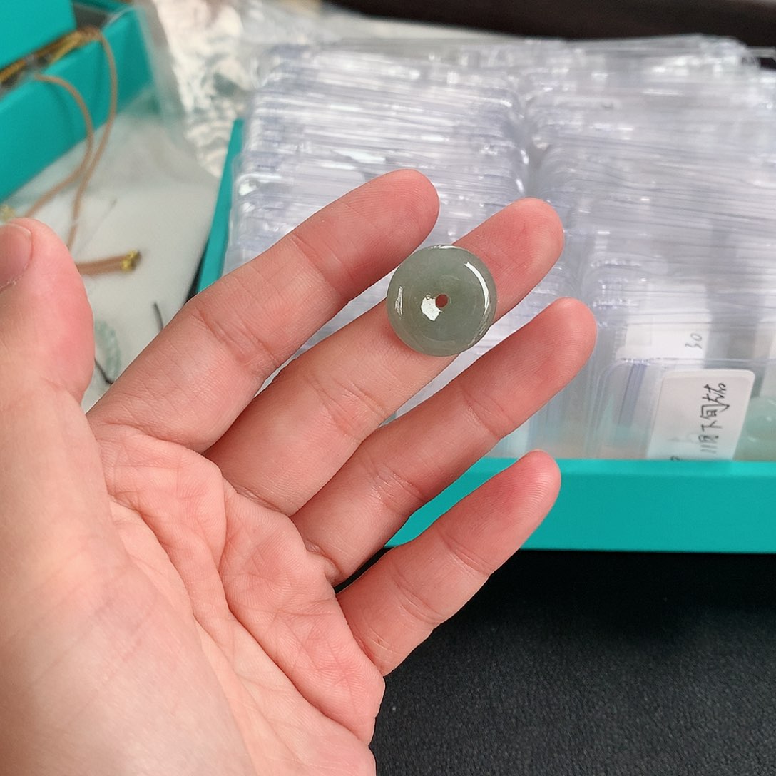 颈饰未镶嵌翡翠扣