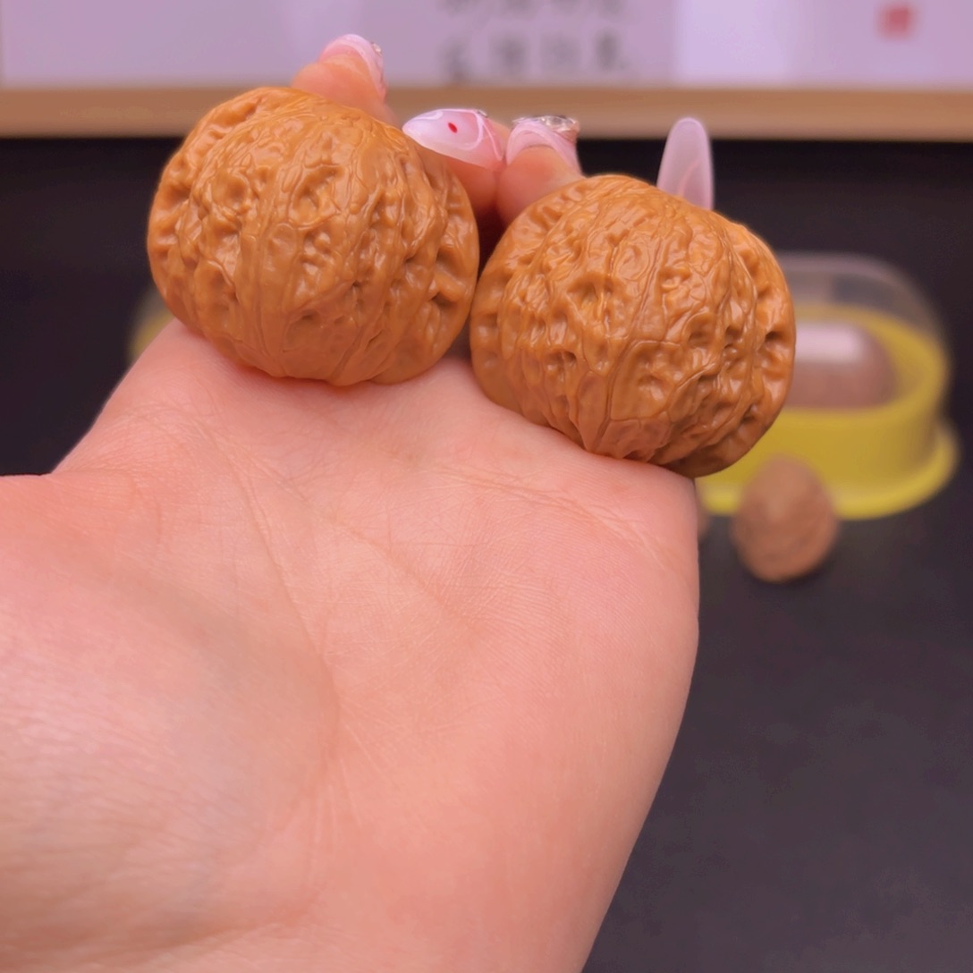 文玩核桃把件铁锤 38