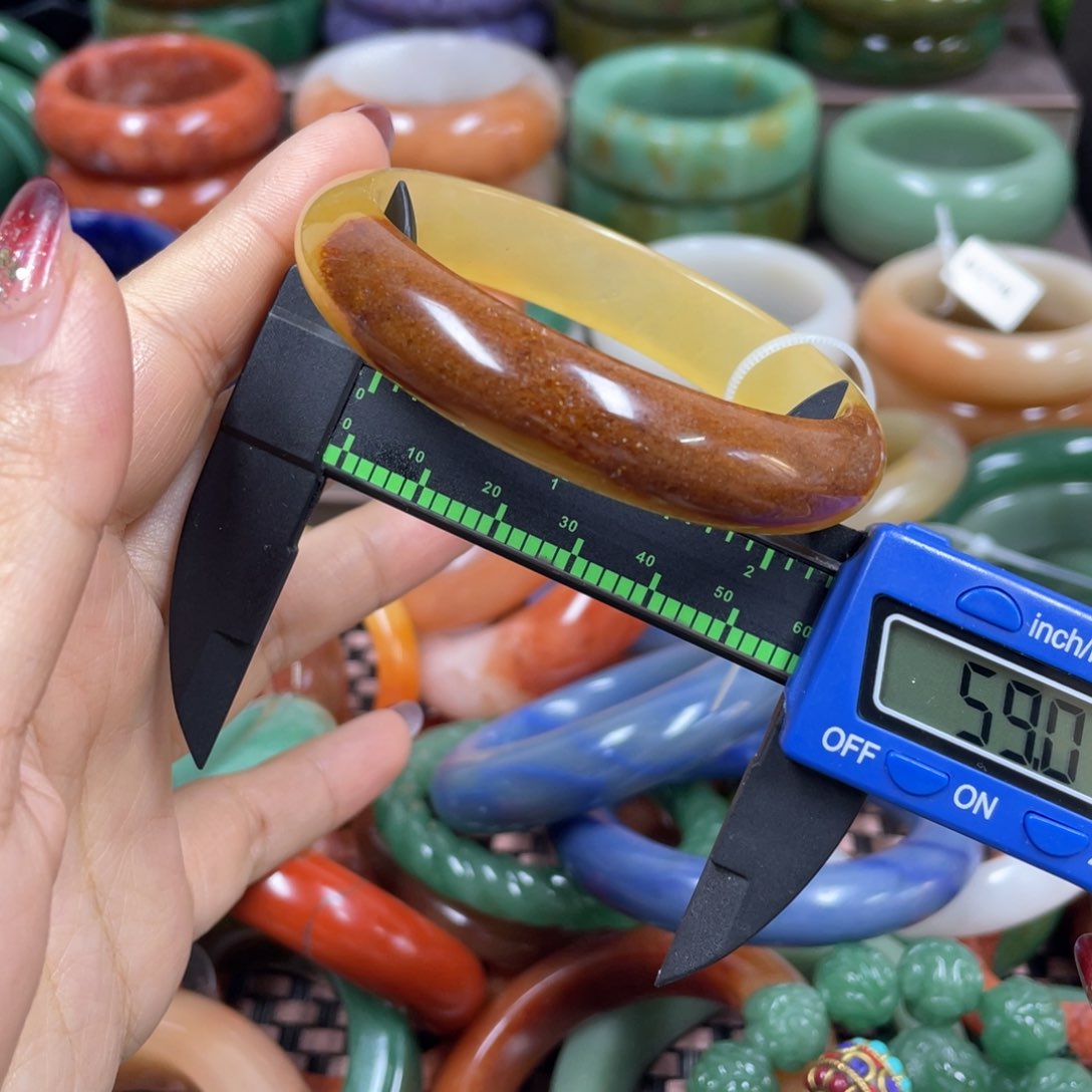 石英质玉手镯未镶嵌