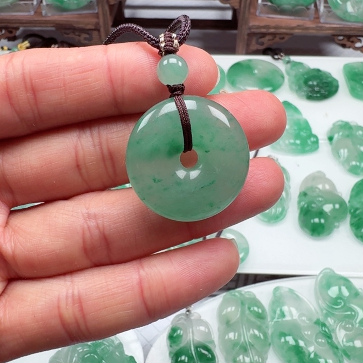 石英质玉颈饰未镶嵌