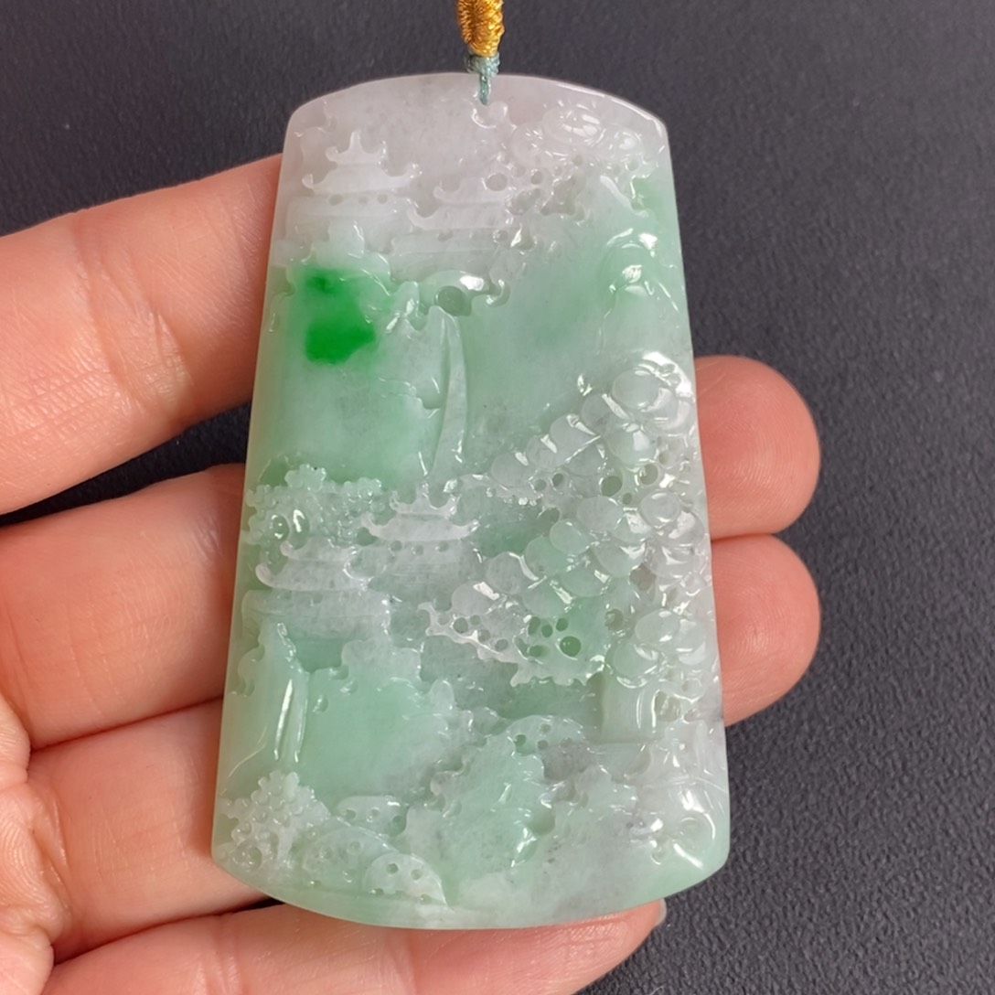 翡翠颈饰未镶嵌山水