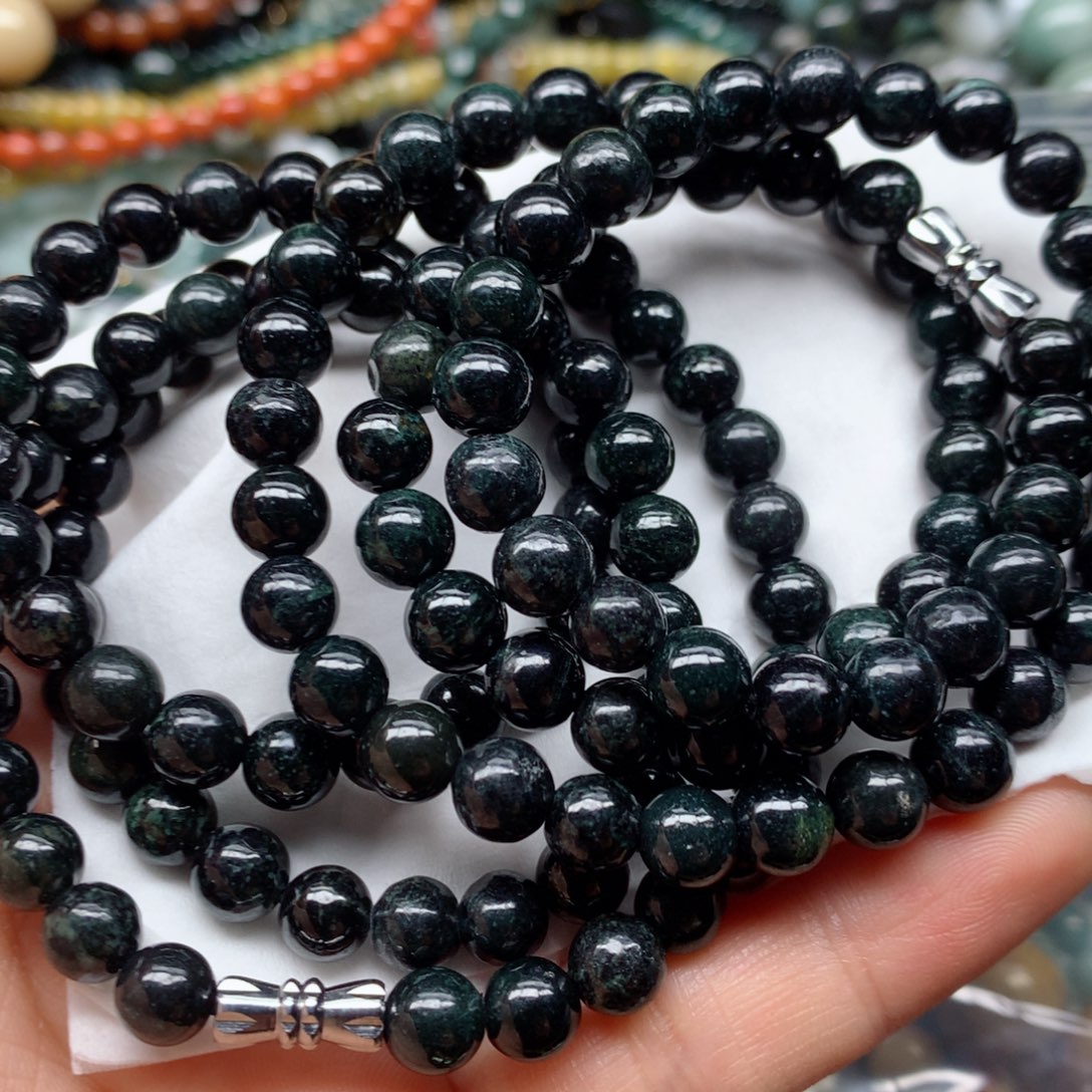 翡翠颈饰未镶嵌珠子