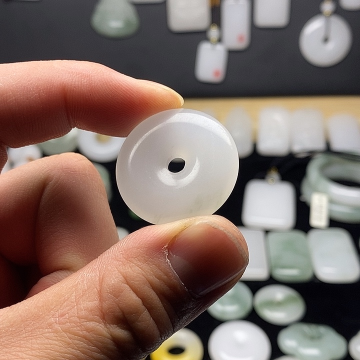 石英质玉颈饰未镶嵌