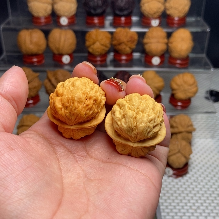 文玩核桃把件血舍利48