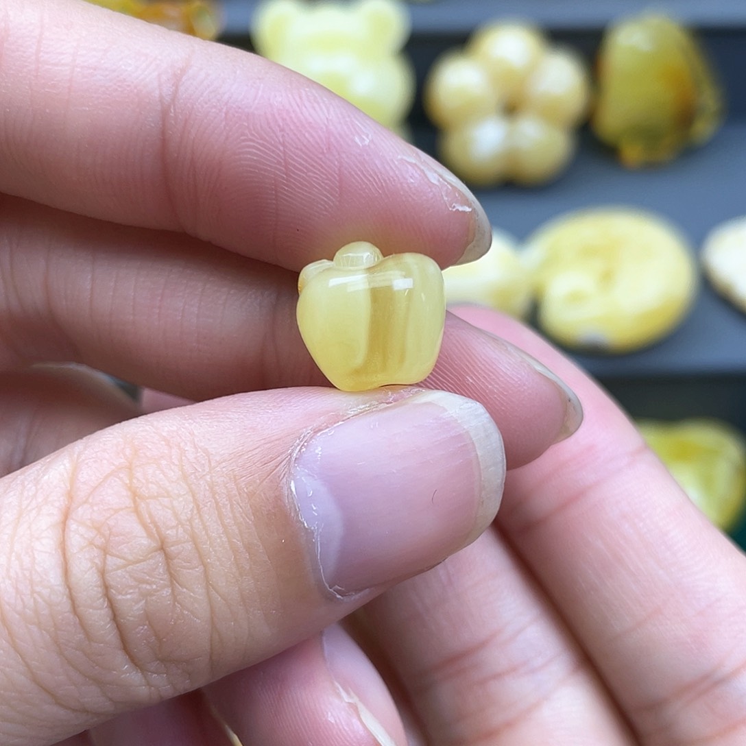 琥珀裸石未镶嵌蜜蜡
