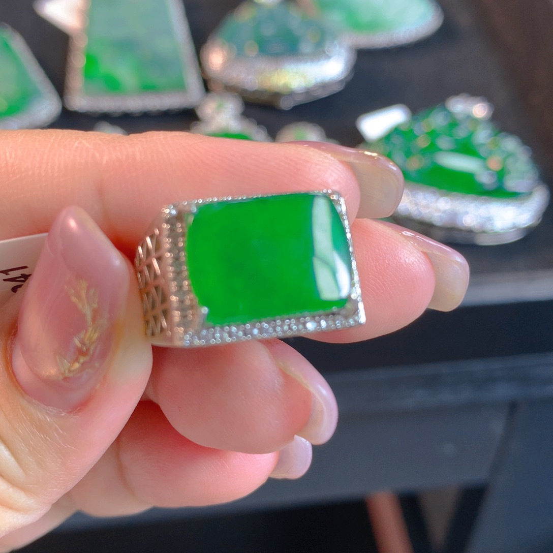 翡翠颈饰银S925镶嵌翡翠