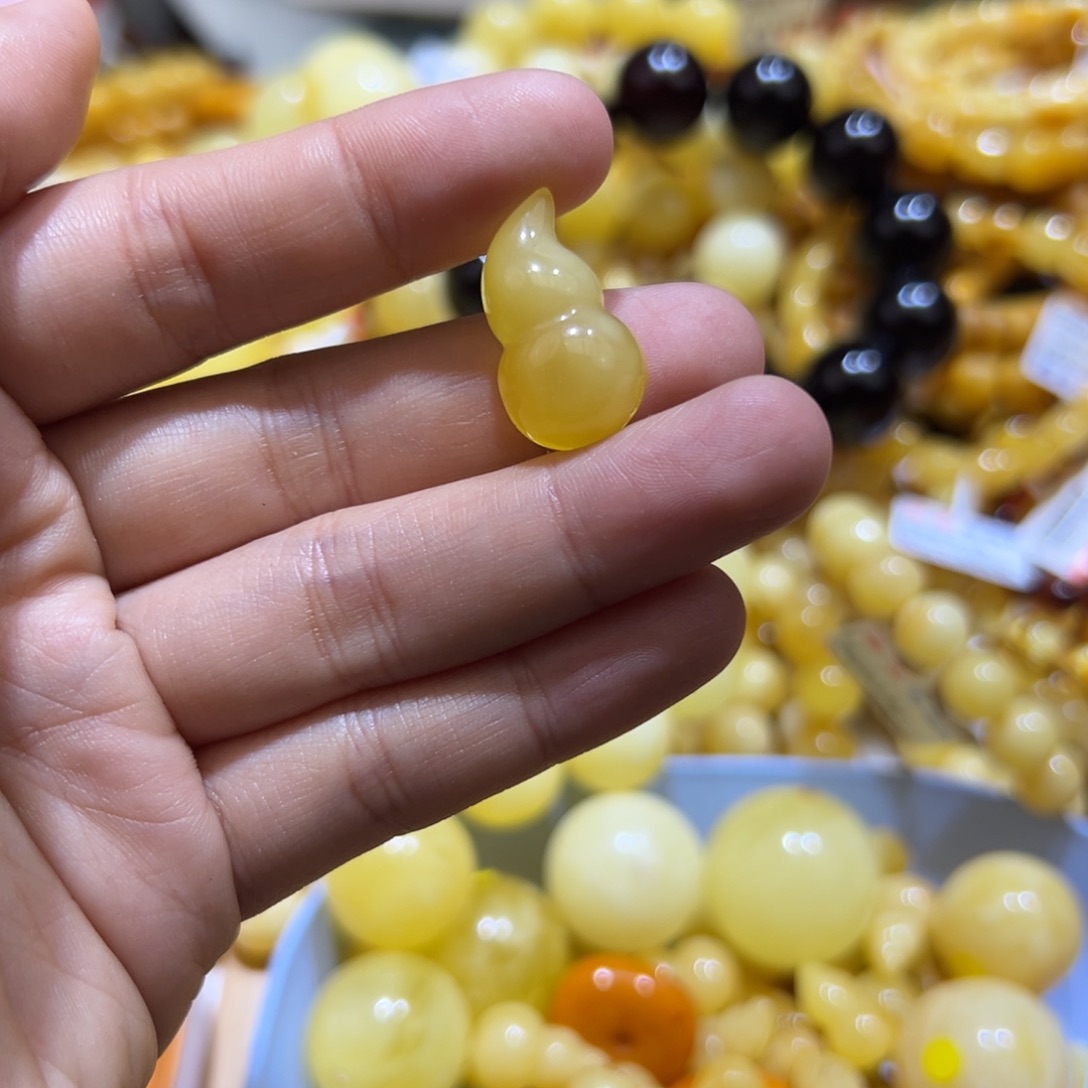 琥珀珠宝奇石未镶嵌