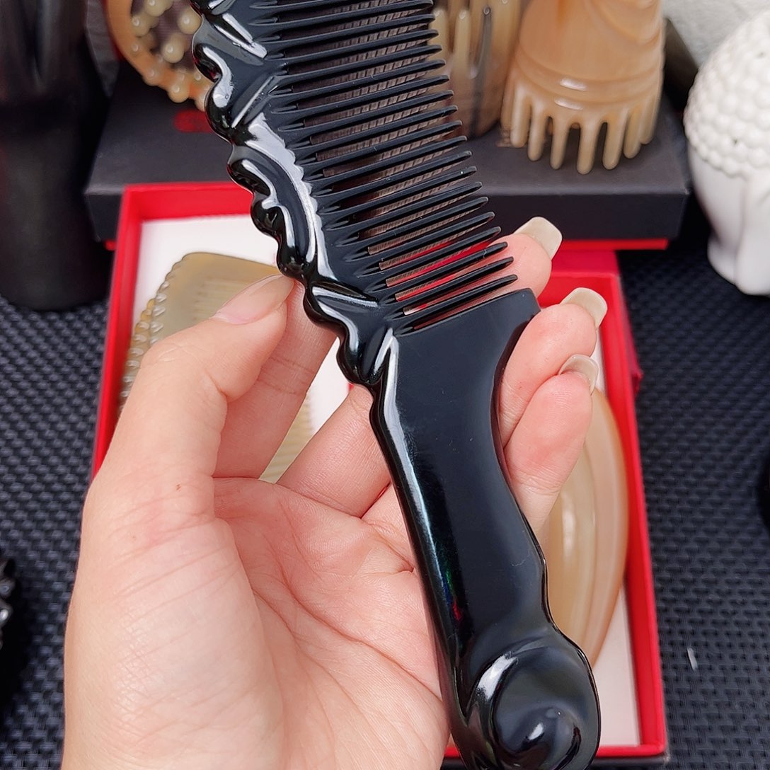 纯手工制作纯牛角梳子