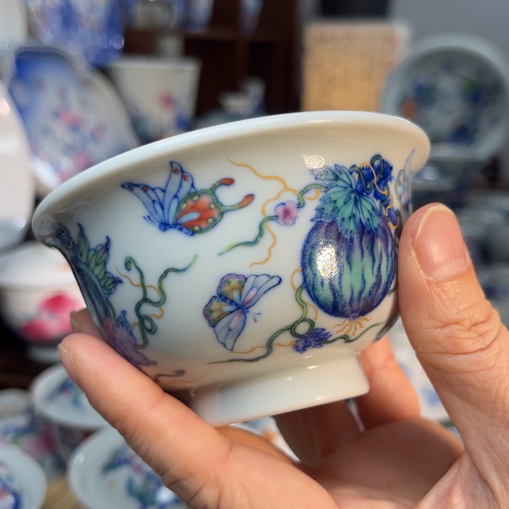 李***蕙青花斗粉彩瓜果绵延压手