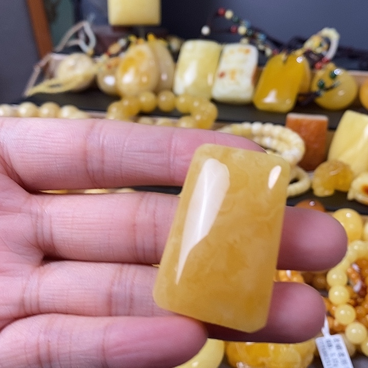 琥珀未镶嵌裸石无事牌