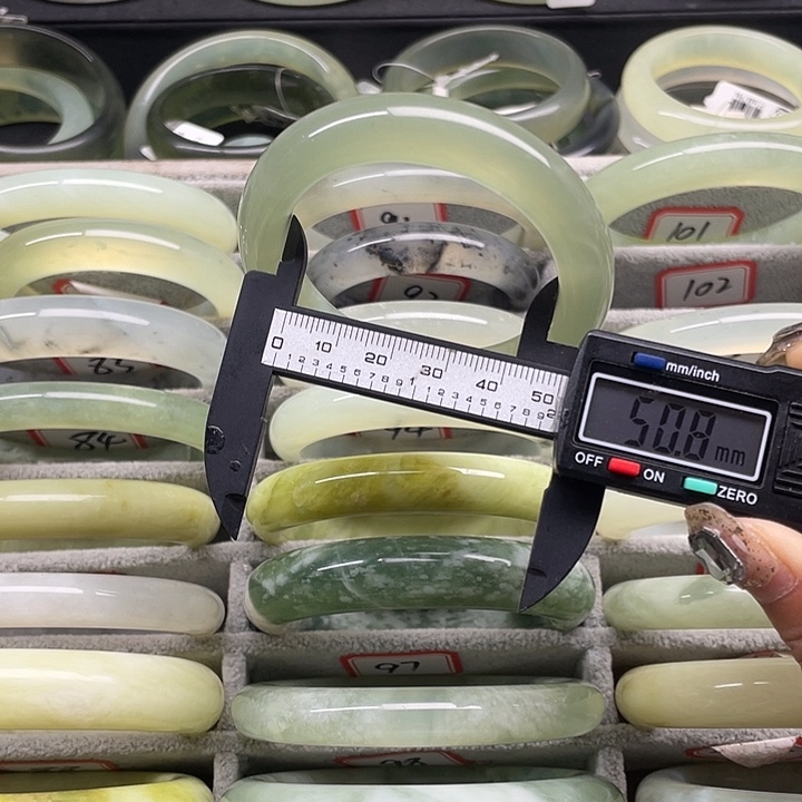 蛇纹石玉未镶嵌手镯102