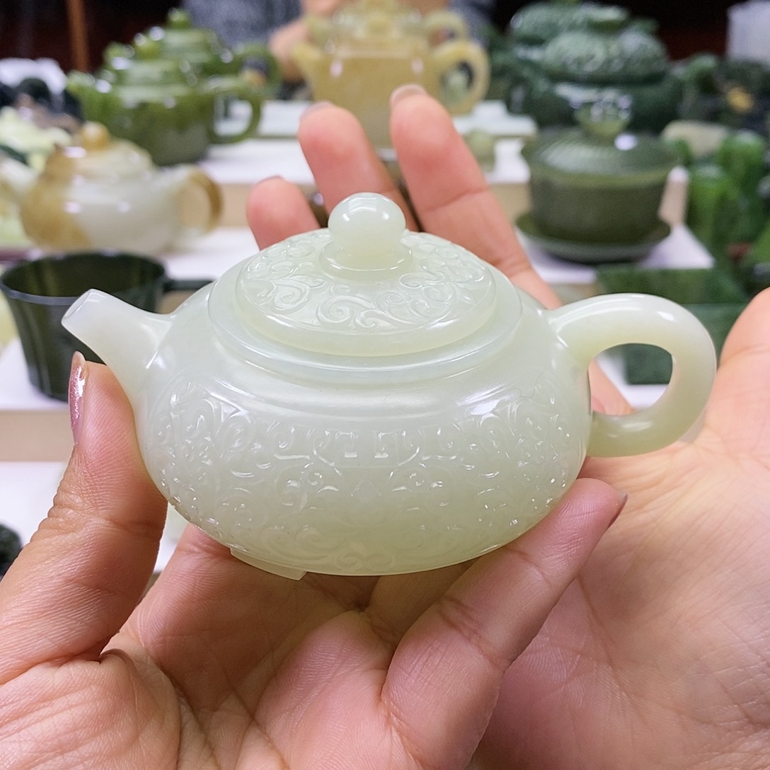 和田玉茶壶 未镶嵌卡****店