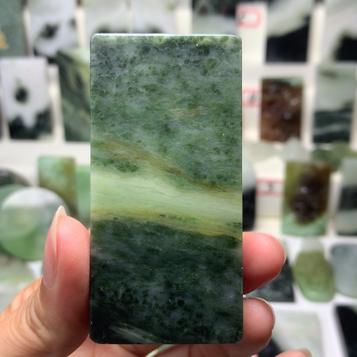 独山玉未镶嵌颈饰