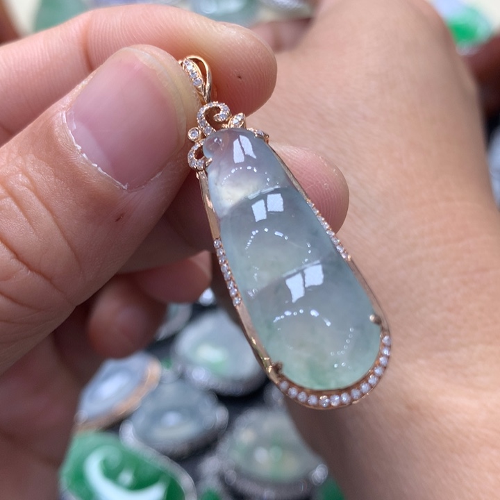 翡翠吊坠(不含链)18K金镶嵌