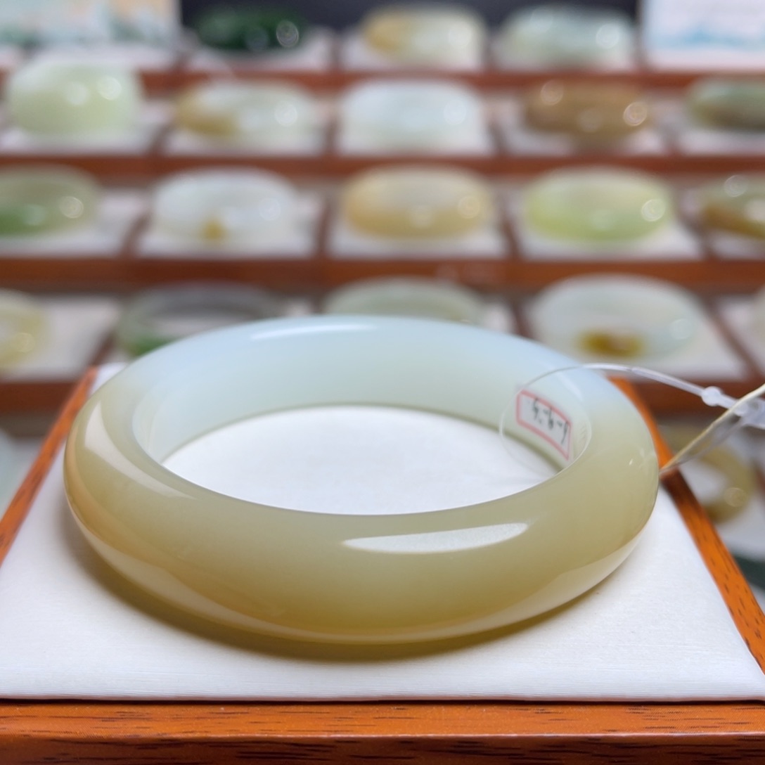 【闪购商品】未镶嵌手镯和田玉