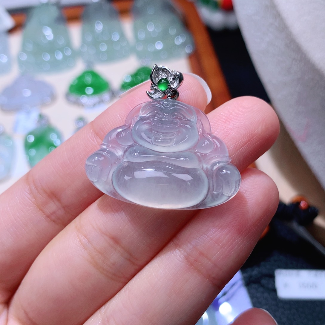 颈饰18K金镶嵌翡翠佛公