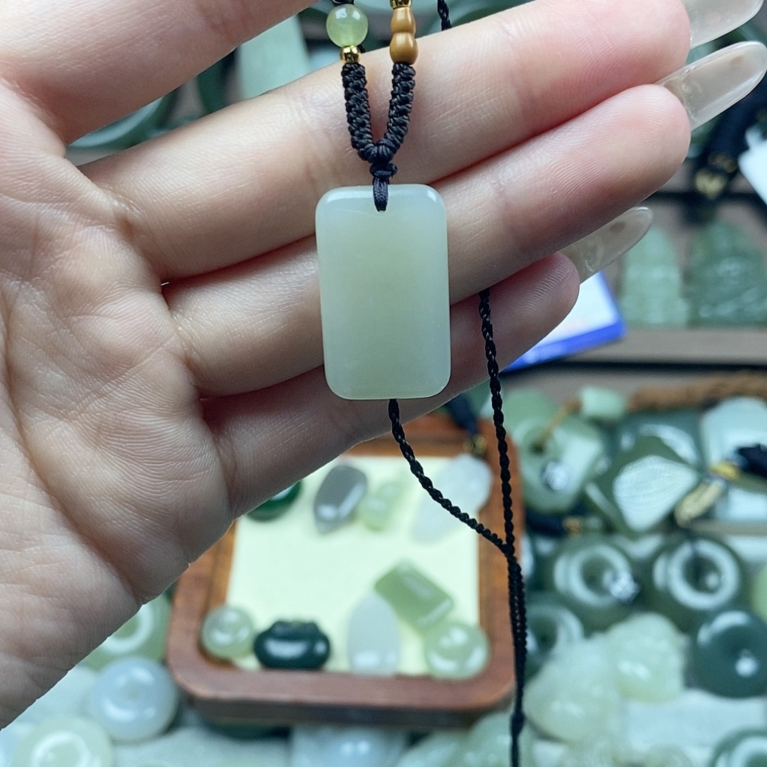 颈饰未镶嵌和田玉无事牌