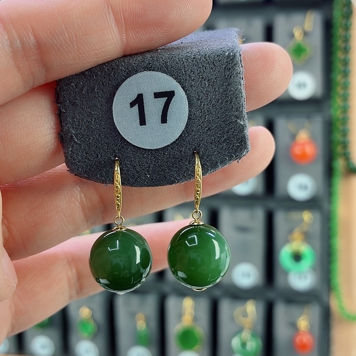 和田玉18K金镶嵌耳饰