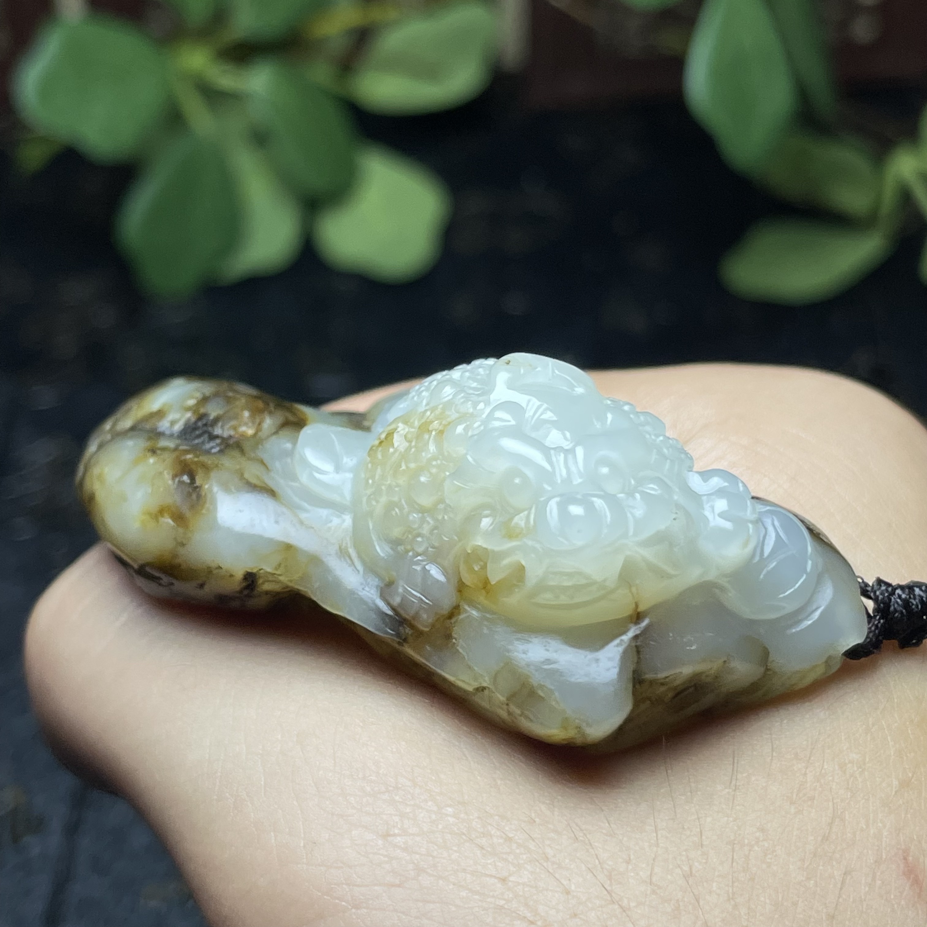 新疆和田玉黑皮独籽吊坠挂件油库黑皮金蟾 纯手工雕刻 男女款