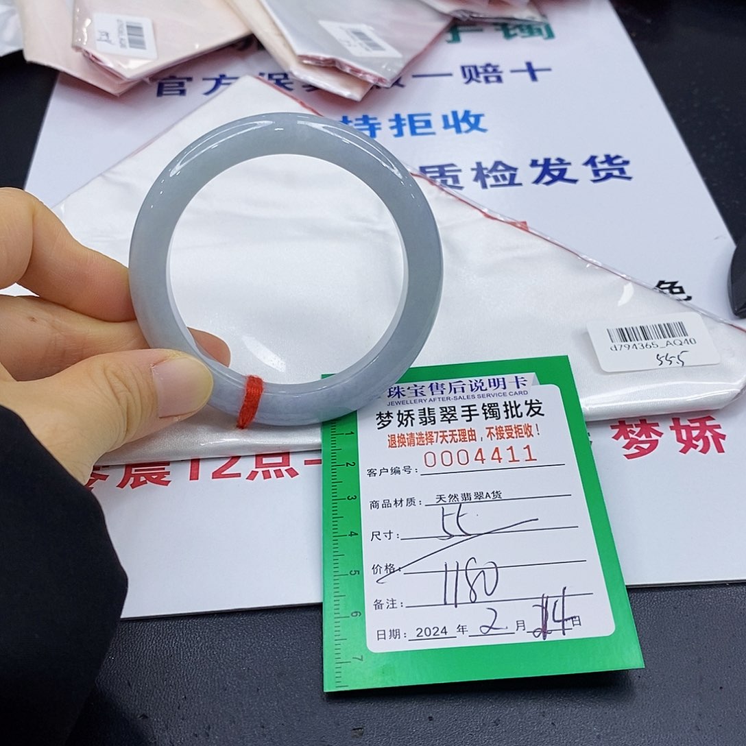 翡翠手镯未镶嵌翡翠手镯