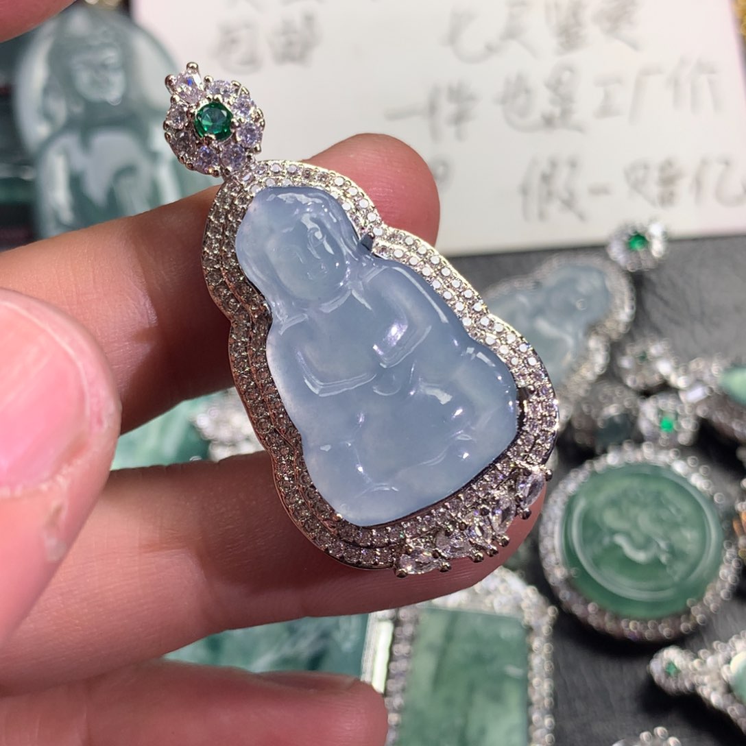 翡翠颈饰未镶嵌观音