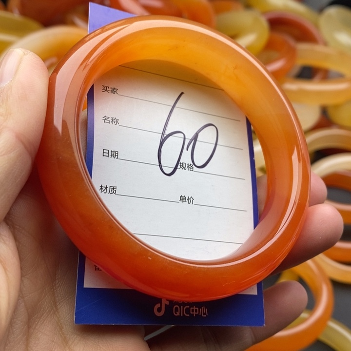 未镶嵌手镯石英质玉