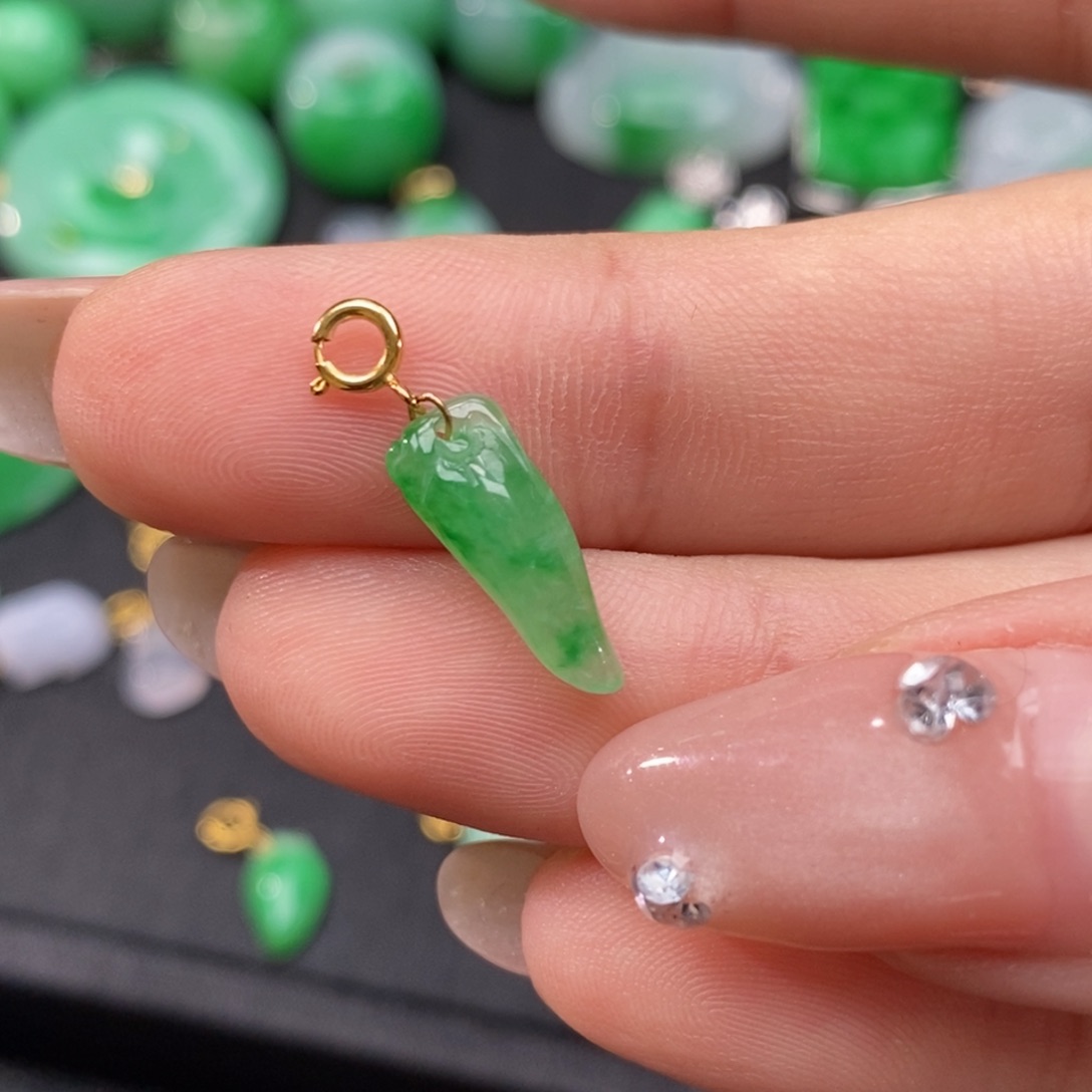 翡翠颈饰18K金镶嵌一**缘翡翠