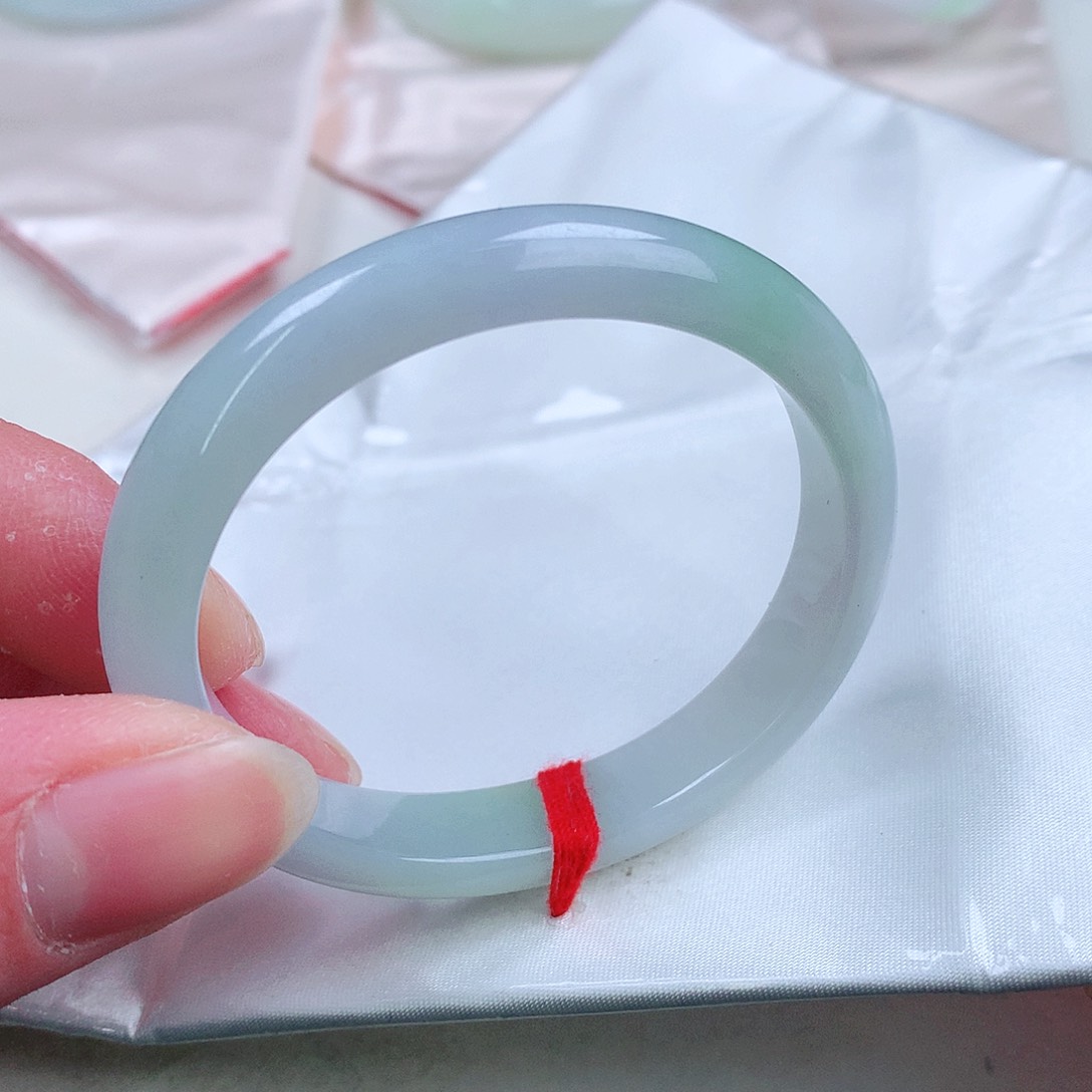 翡翠手镯（贵妃镯）未镶嵌