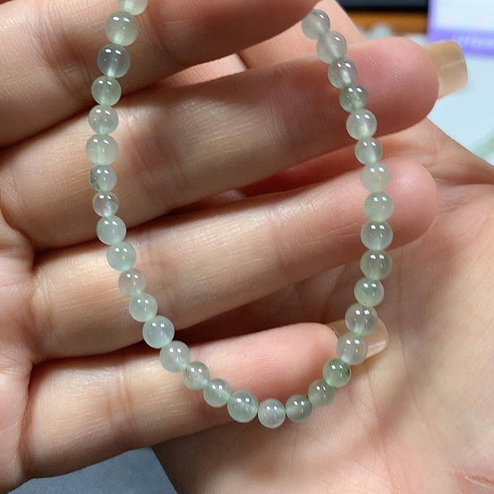 莉***嘉翡翠未镶嵌颈饰翡翠