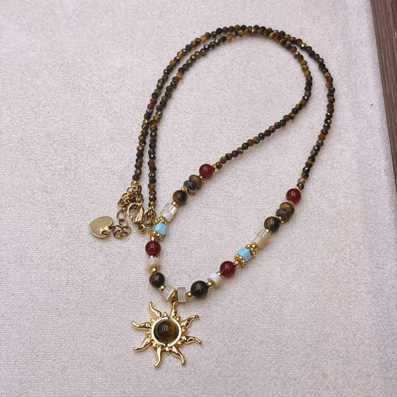 非金属仿水晶项链 红色串珠小太阳项链