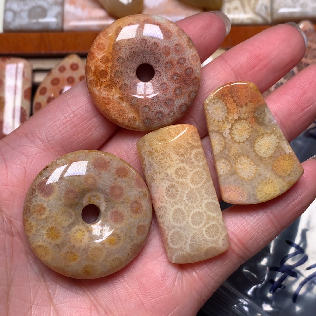 洁***～硅化玉未镶嵌吊坠无事牌手排平安扣