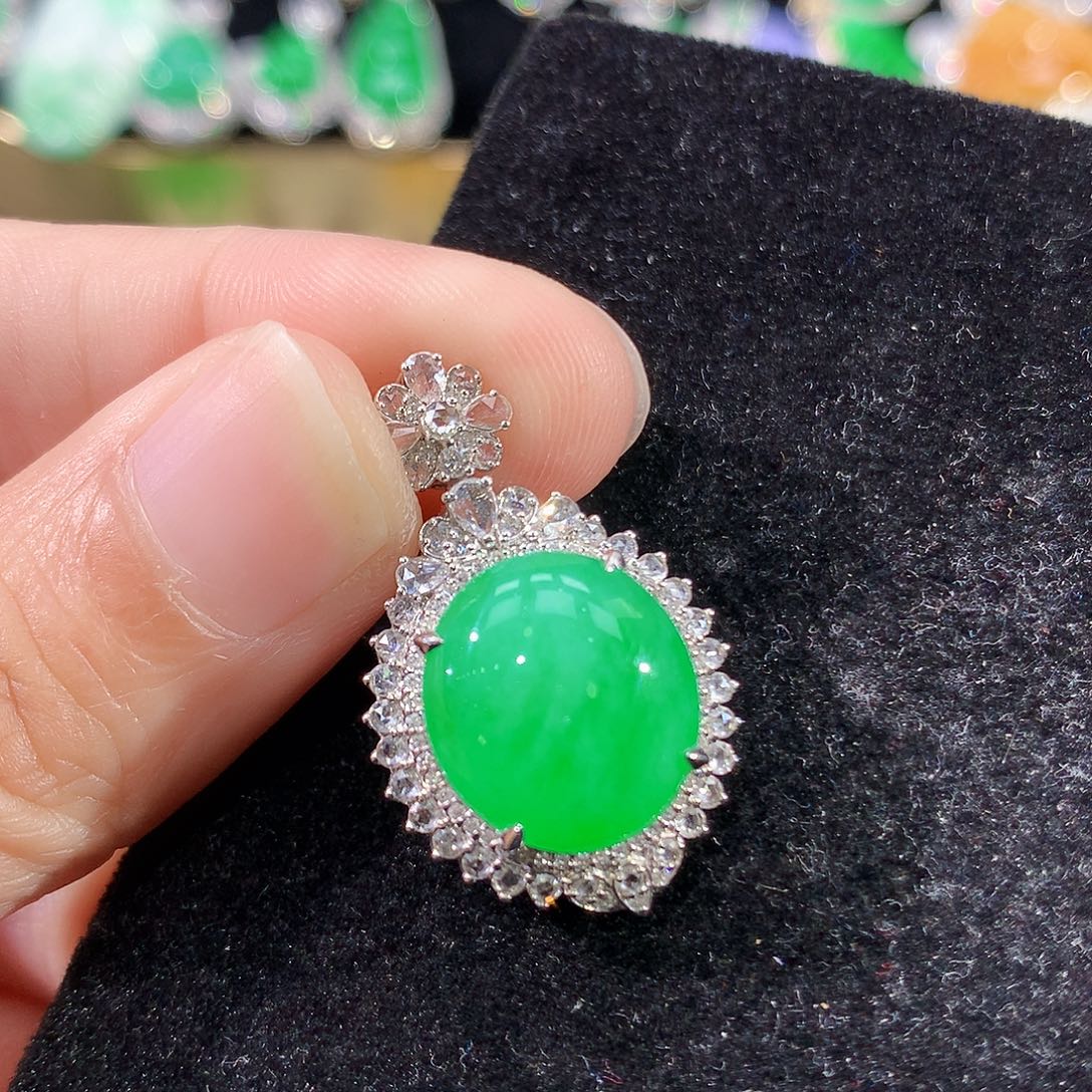 翡翠18K金镶嵌颈饰