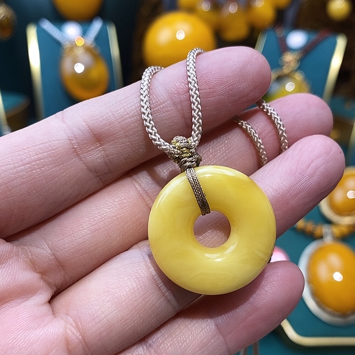 蜜蜡颈饰未镶嵌平安扣