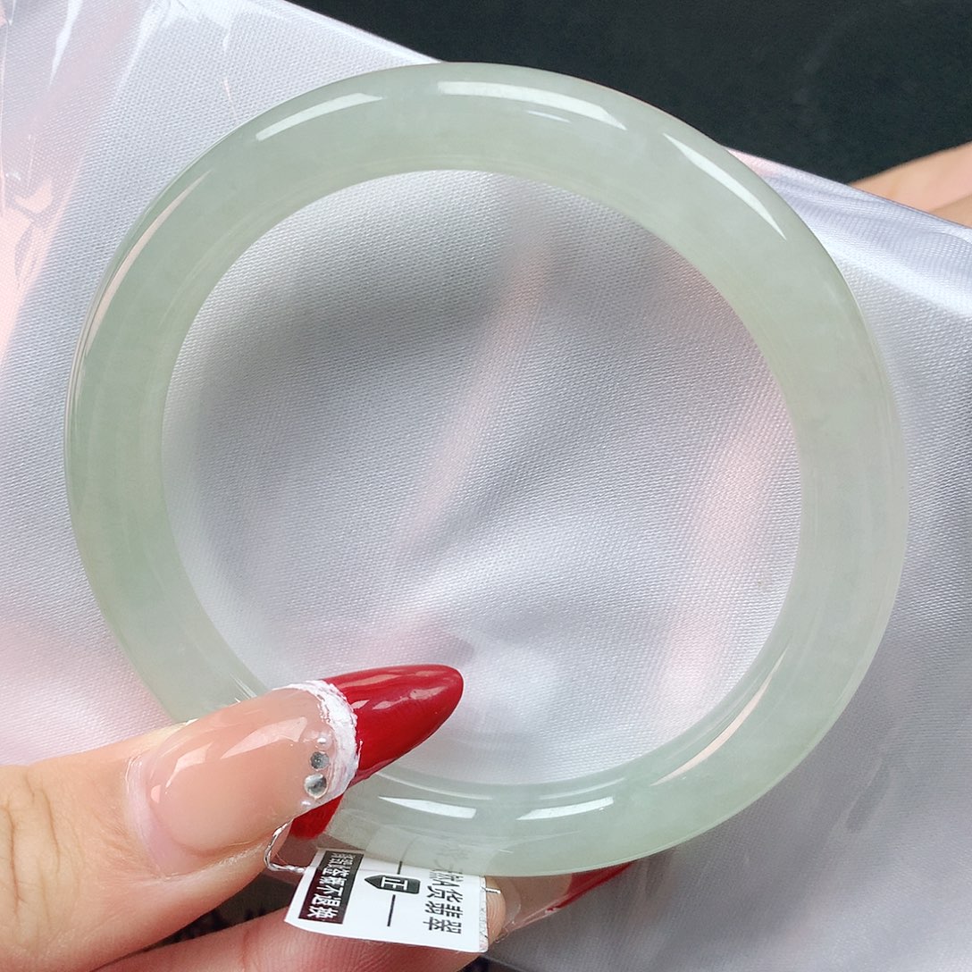 翡翠手镯未镶嵌55圈