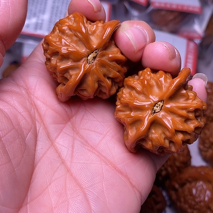 笑***书吊坠文玩核桃野生