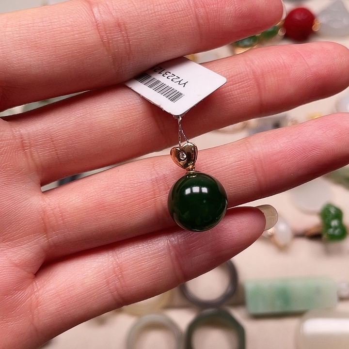 馨***_和田玉18K金镶嵌颈饰