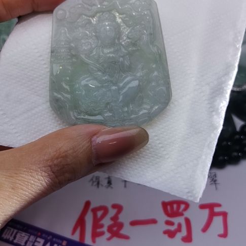 翡翠颈饰未镶嵌天然的A货翡翠