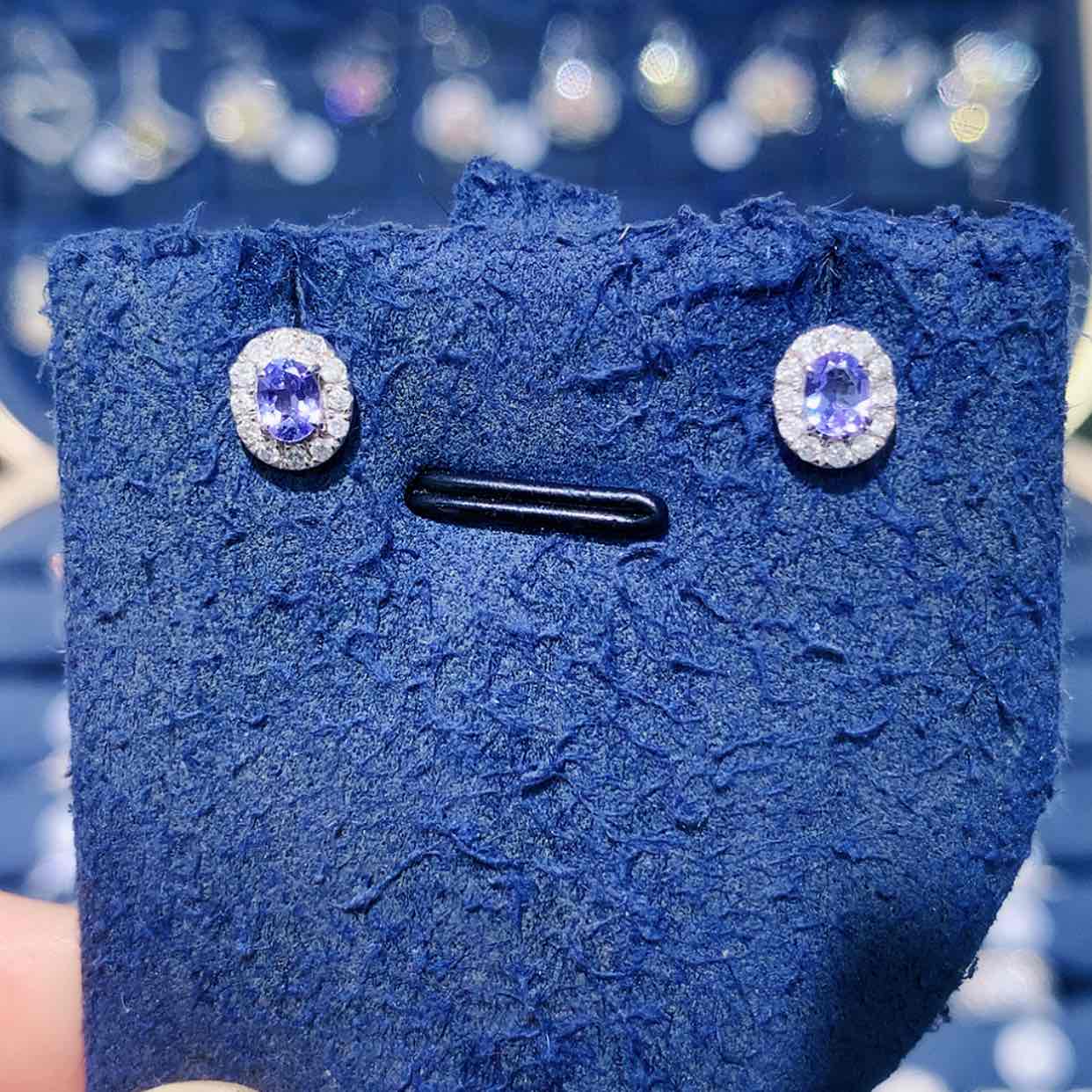 【闪购商品】18K金镶嵌耳饰坦桑石简单耳钉