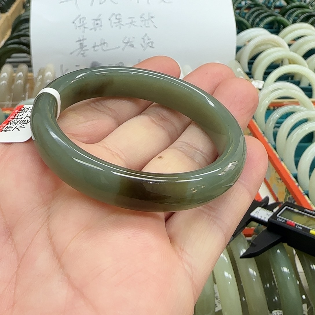 和田玉（糖玉）未镶嵌手镯