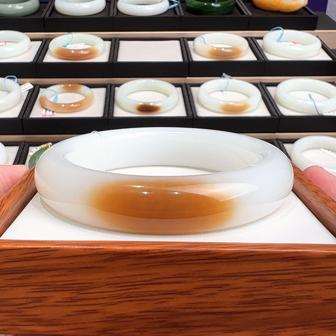 和田玉手镯未镶嵌小****麻尾款