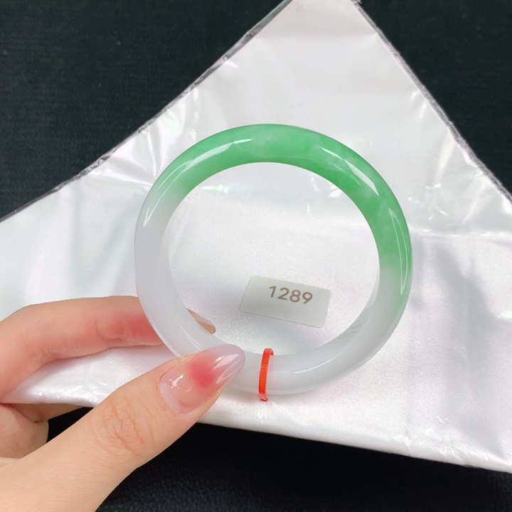 翡翠手镯未镶嵌天然翡翠手镯04