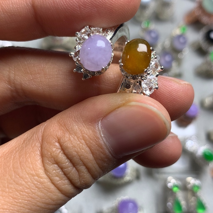 翡翠未镶嵌戒指铜托，卖裸石，需要二次镶嵌