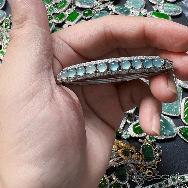 翡翠颈饰未镶嵌天然A货翡翠放漏