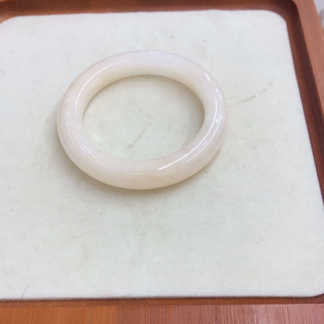 石英质玉未镶嵌手镯