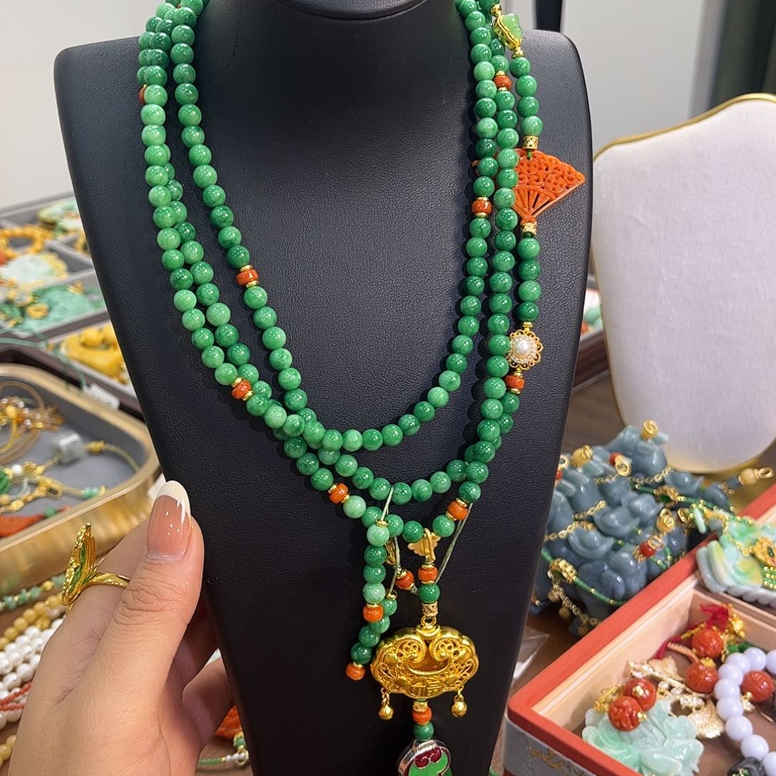 翡翠未镶嵌颈饰斜挎