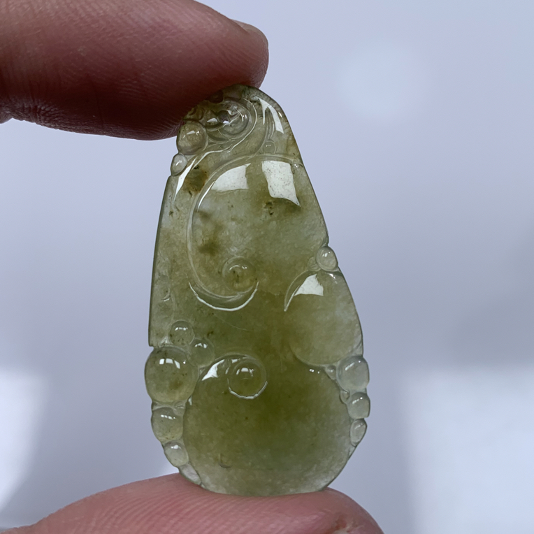 冰种黄翡如意吊坠色泽油亮冰感十足可镶嵌扣头百搭尺寸：39x20x4.2