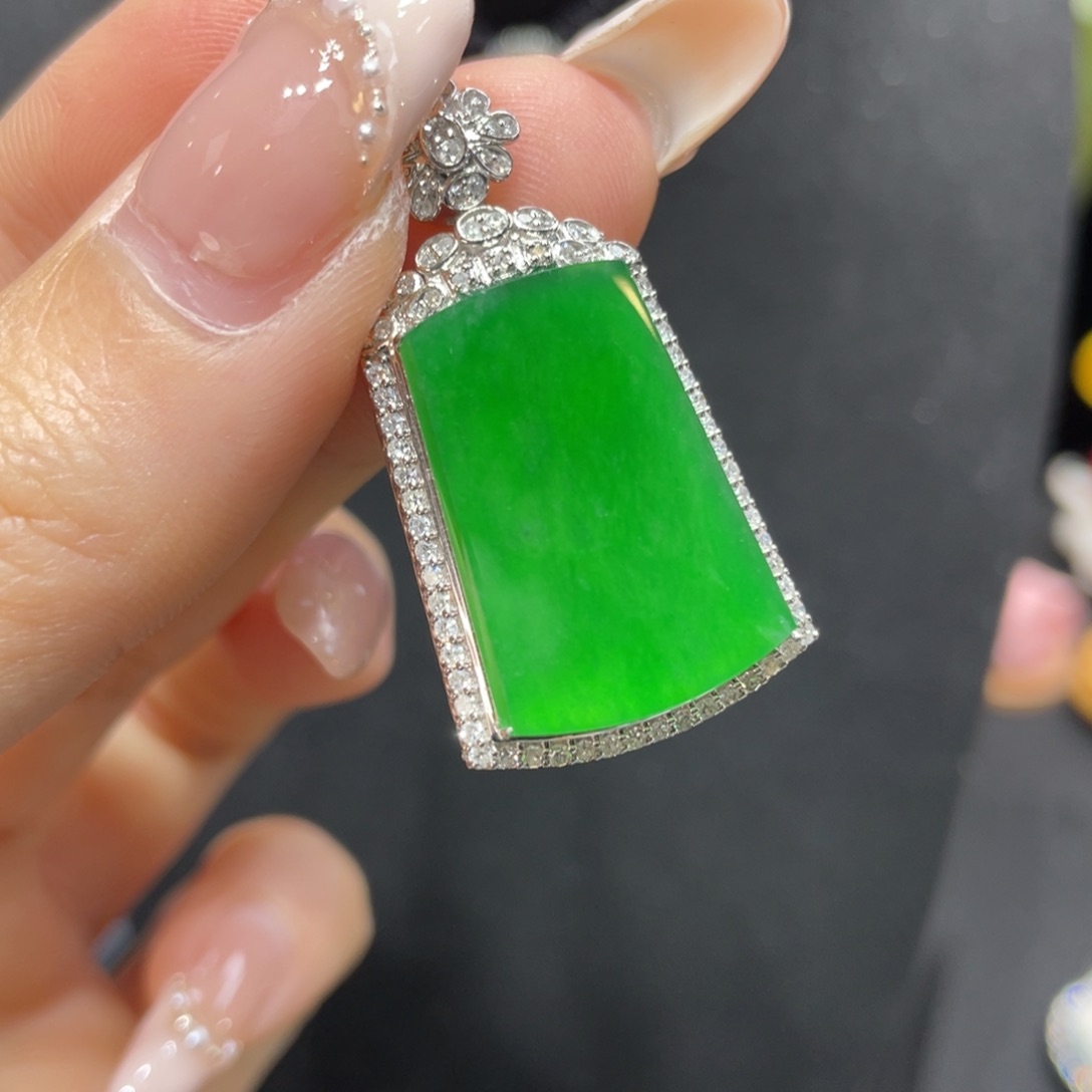 翡翠颈饰18K金镶嵌天然缅甸翡翠a货