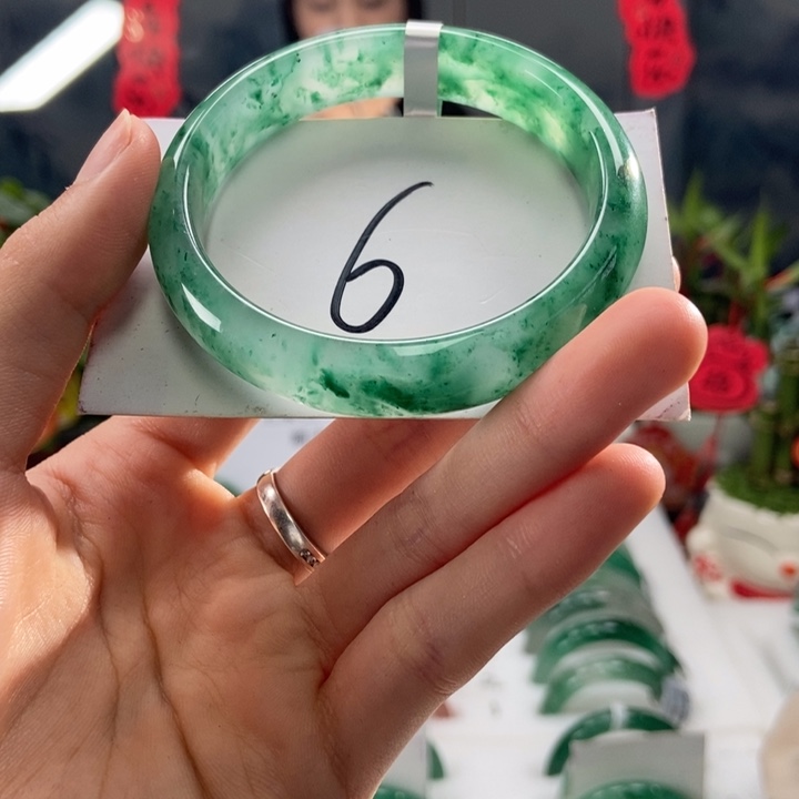 石英质玉手镯未镶嵌天然A货非洲翠手镯