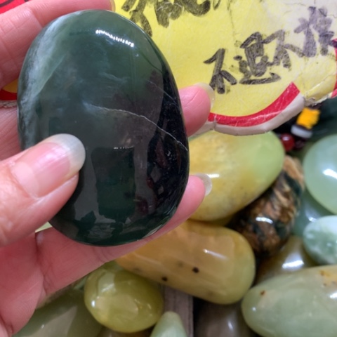 米***山蛇纹石玉未镶嵌手把件