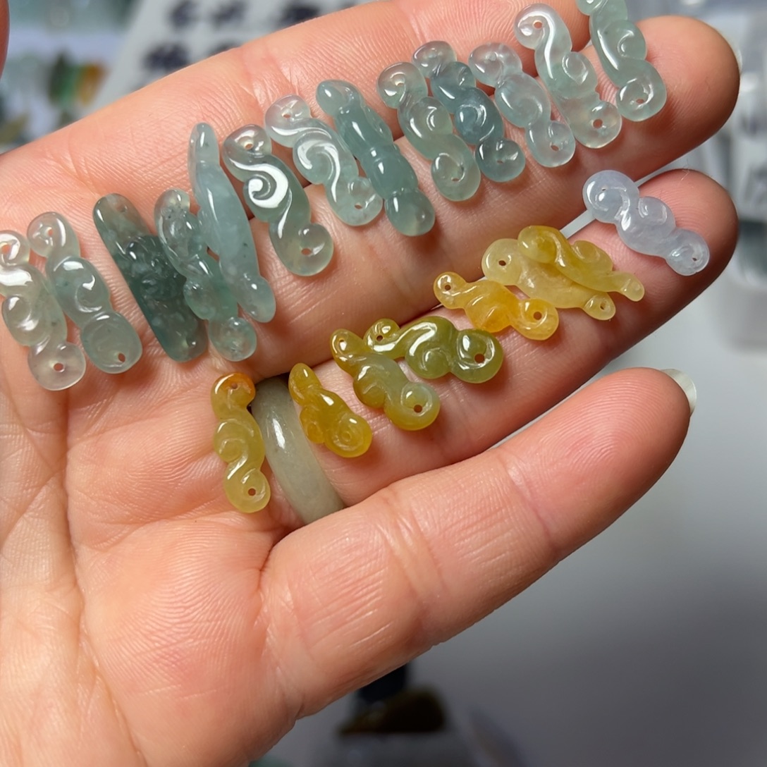 翡翠未镶嵌颈饰两头孔如意小手牌买一送一50块